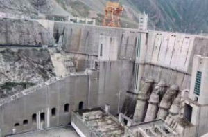 李家峽電站主廠房屋面上(shàng)下遊排水溝及2号機屋面防水層維修處理