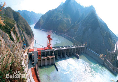 銅灣水電站一(yī / yì ／yí)期溢壩堰面裂縫處理工程